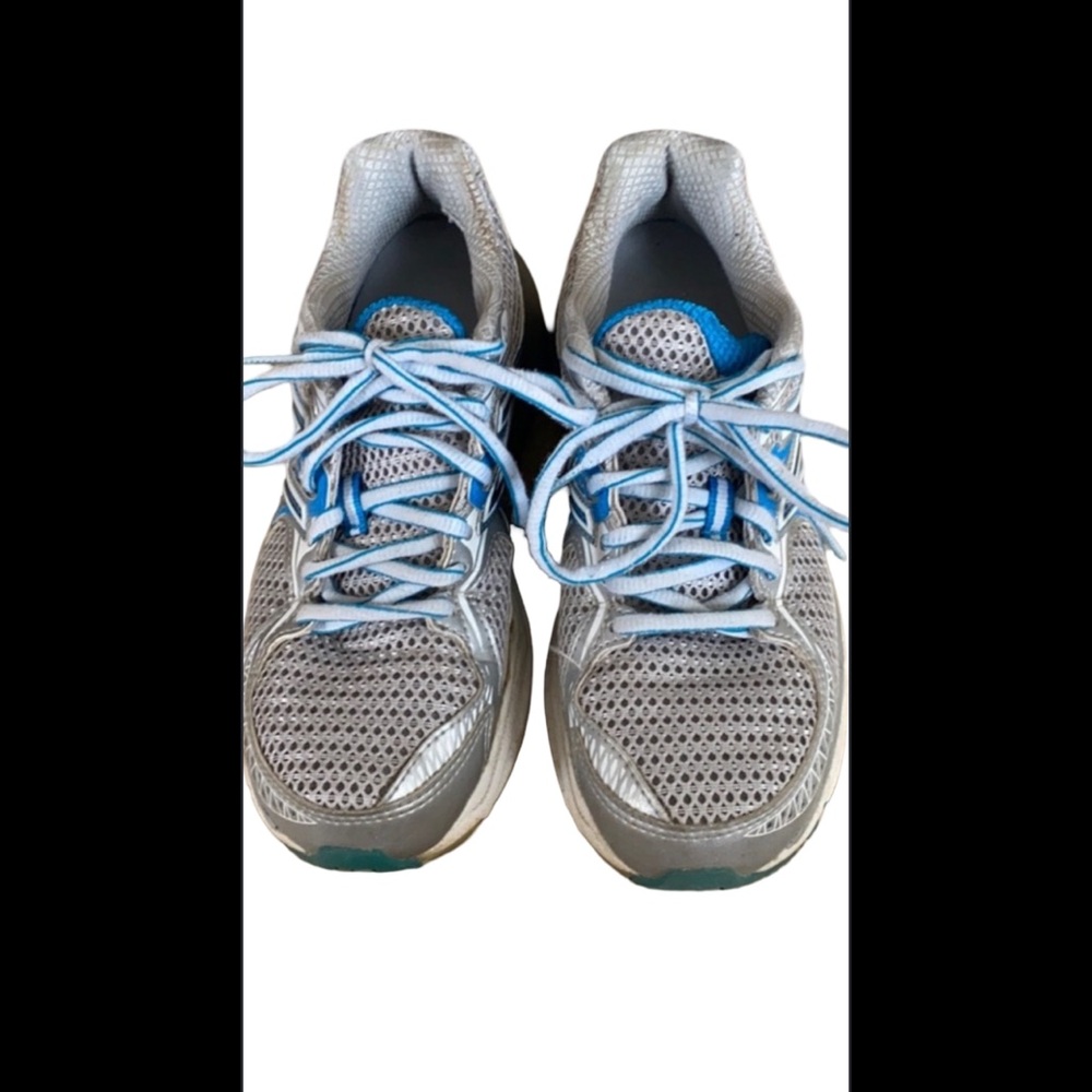 Womens New Balance Size 7 Tennis Shoes Sneakers